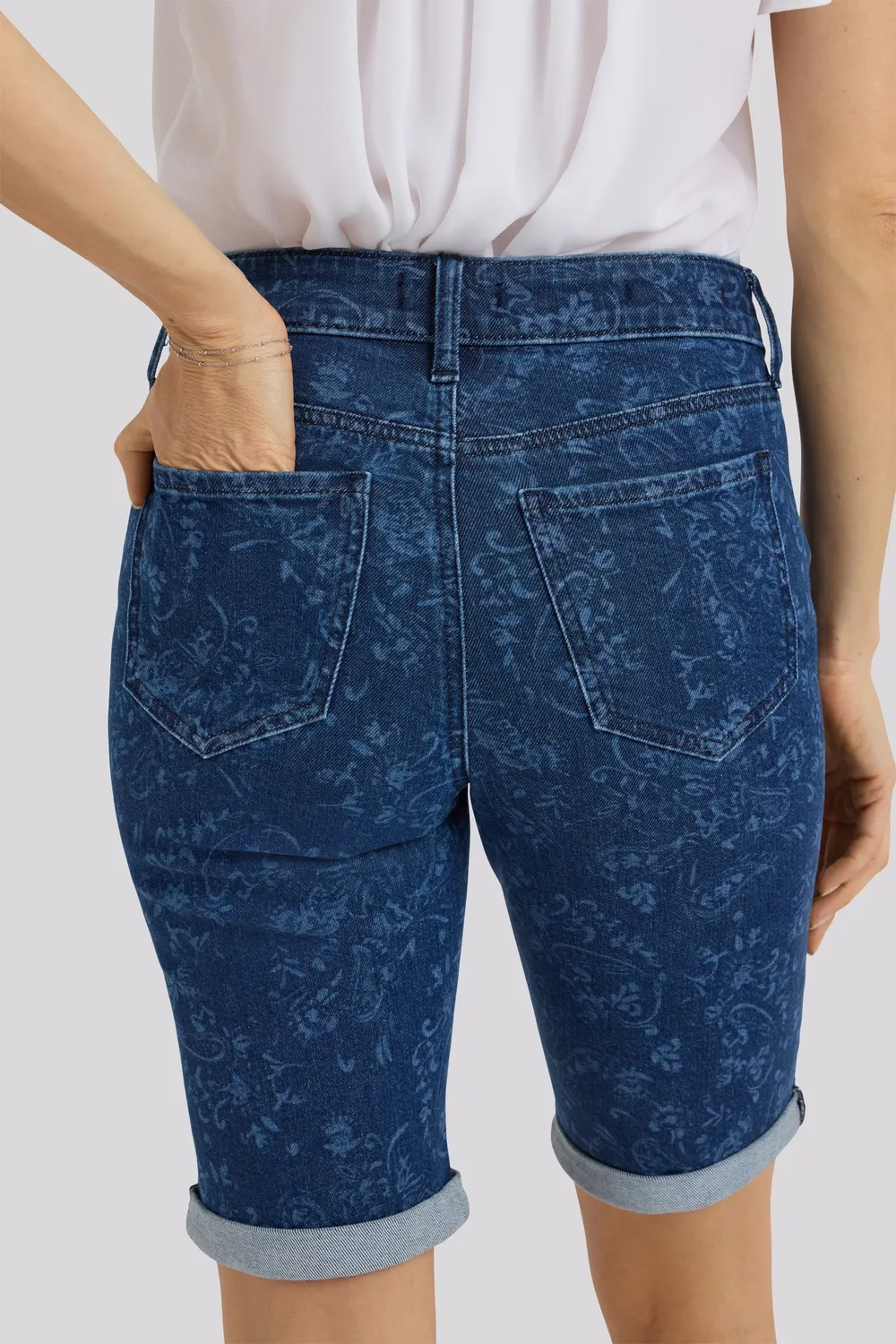 NYDJ Briella 11 Denim Shorts Garden Paisley Mid Rise