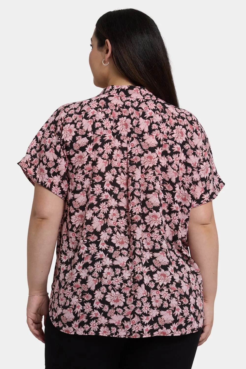 NYDJ Becky Plus Kurzarm-Bluse Lilla Garden gemustert