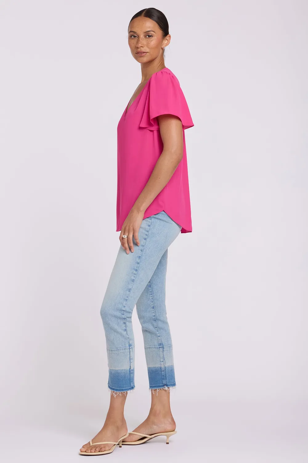 NYDJ Pleated Flutter Sleeved Bluse Pink Heart V-Ausschnitt