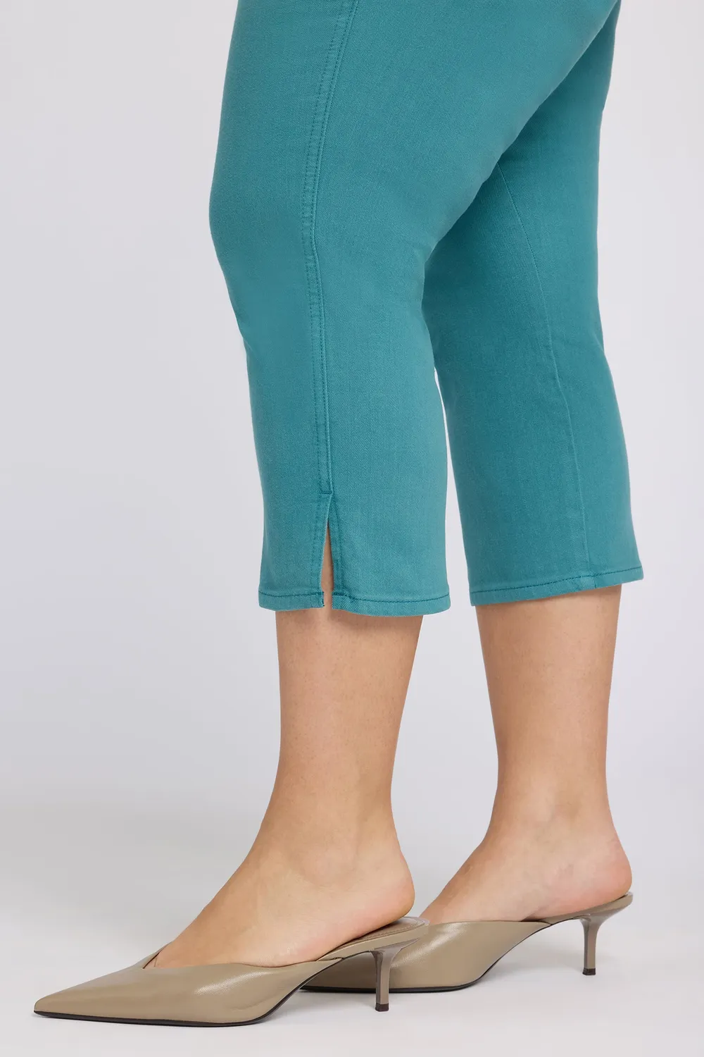 NYDJ Chloe Capri Plus Jeans Harbor Blue 23 Inch