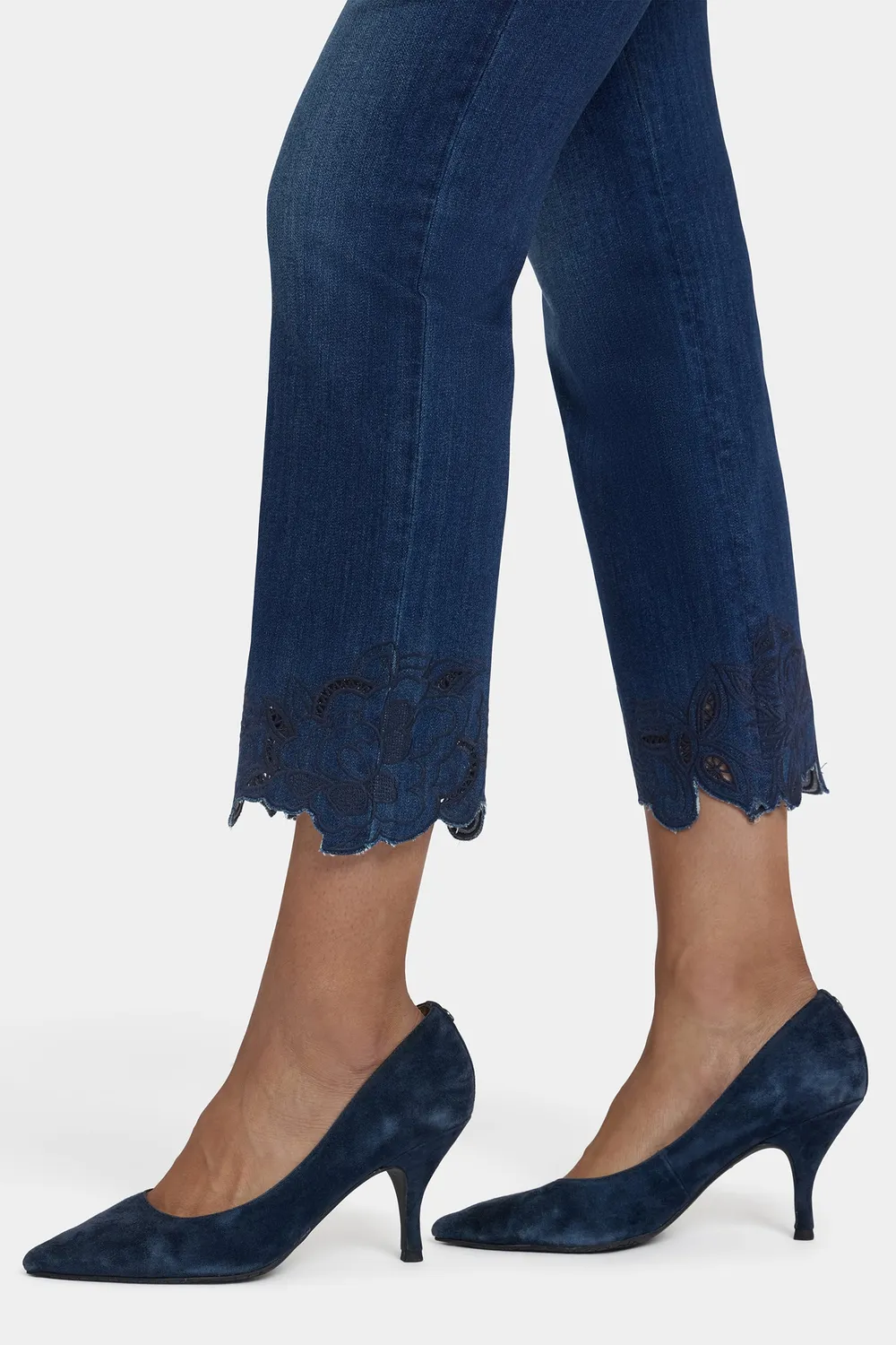 NYDJ Marilyn Straight Ankle Petite Jeans Wonderland Stickerei