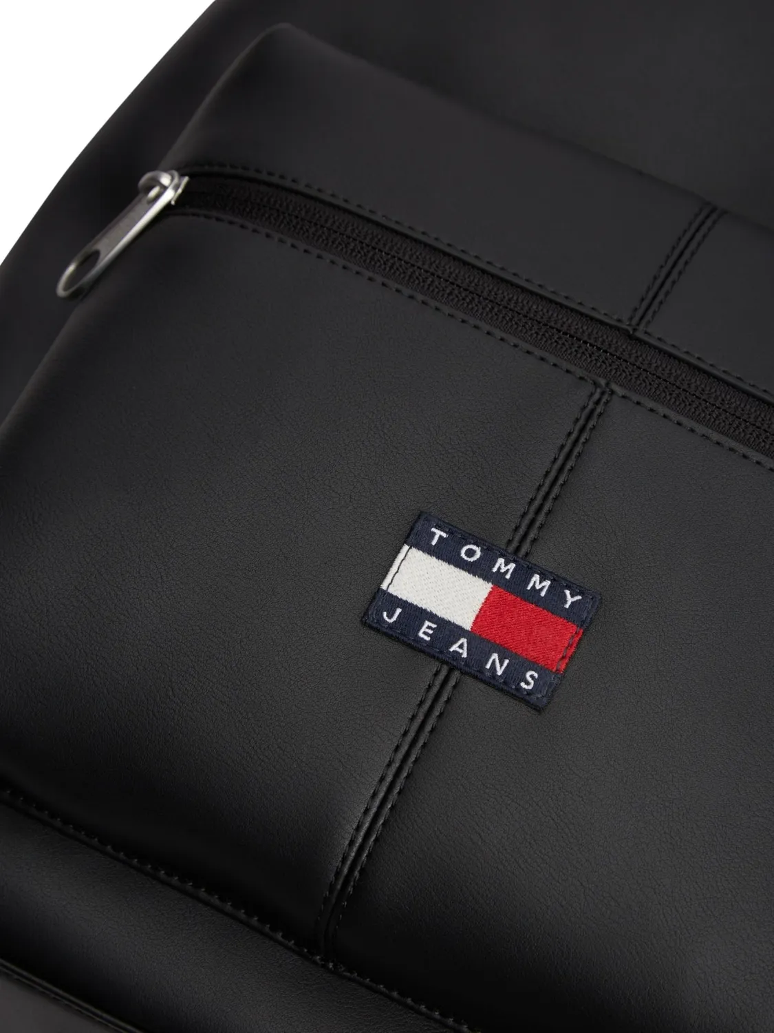 Tommy Jeans Essential Daily Rucksack schwarz Außenfach