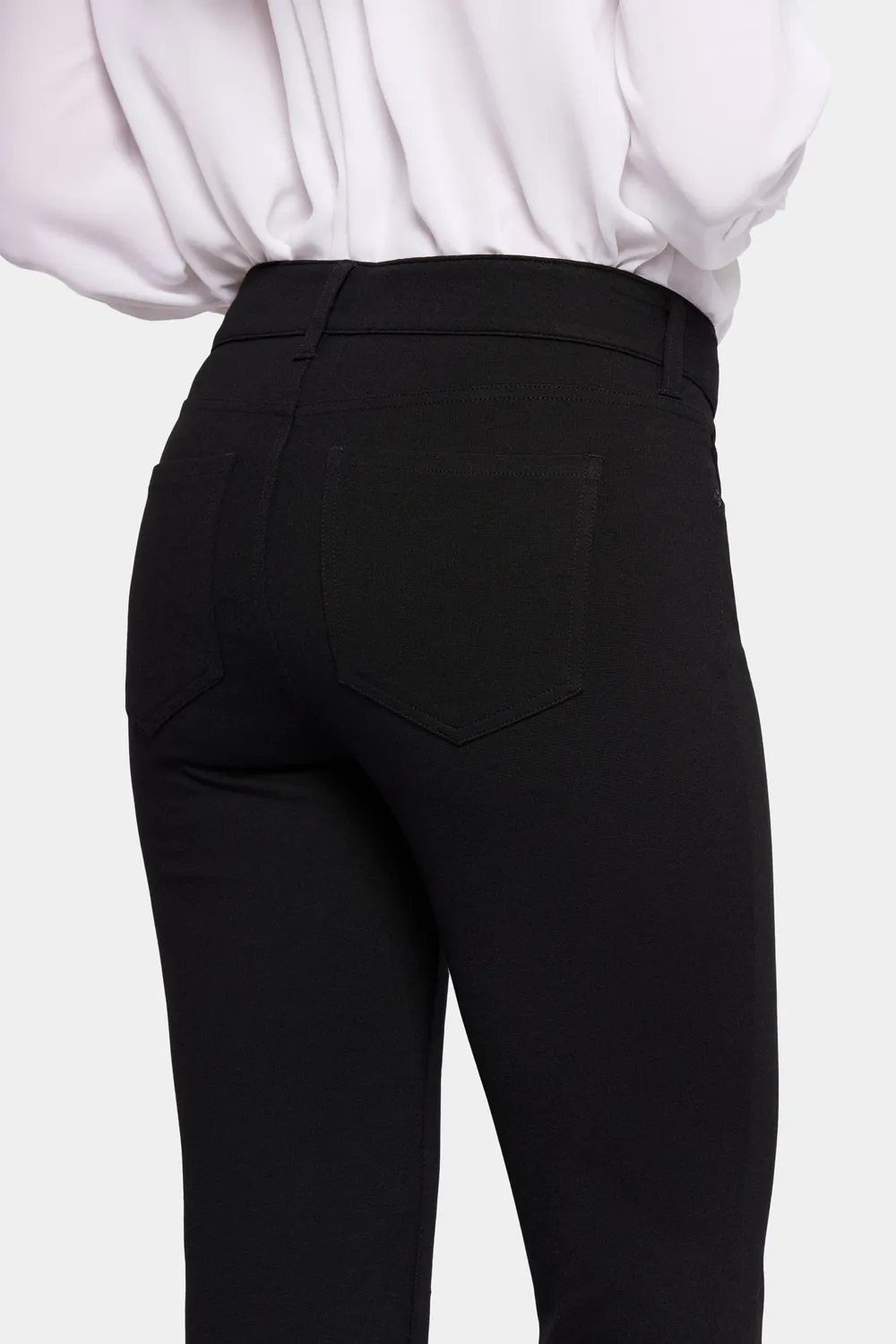 NYDJ Marilyn Straight Hose Petite schwarz Ponte