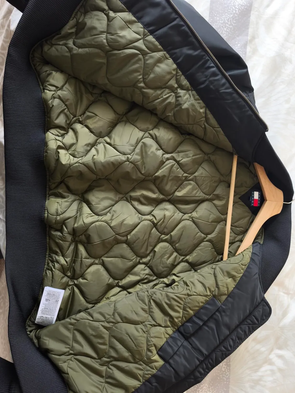 Tommy Jeans TJW Essential DW0DW22046 Bomberjacke S