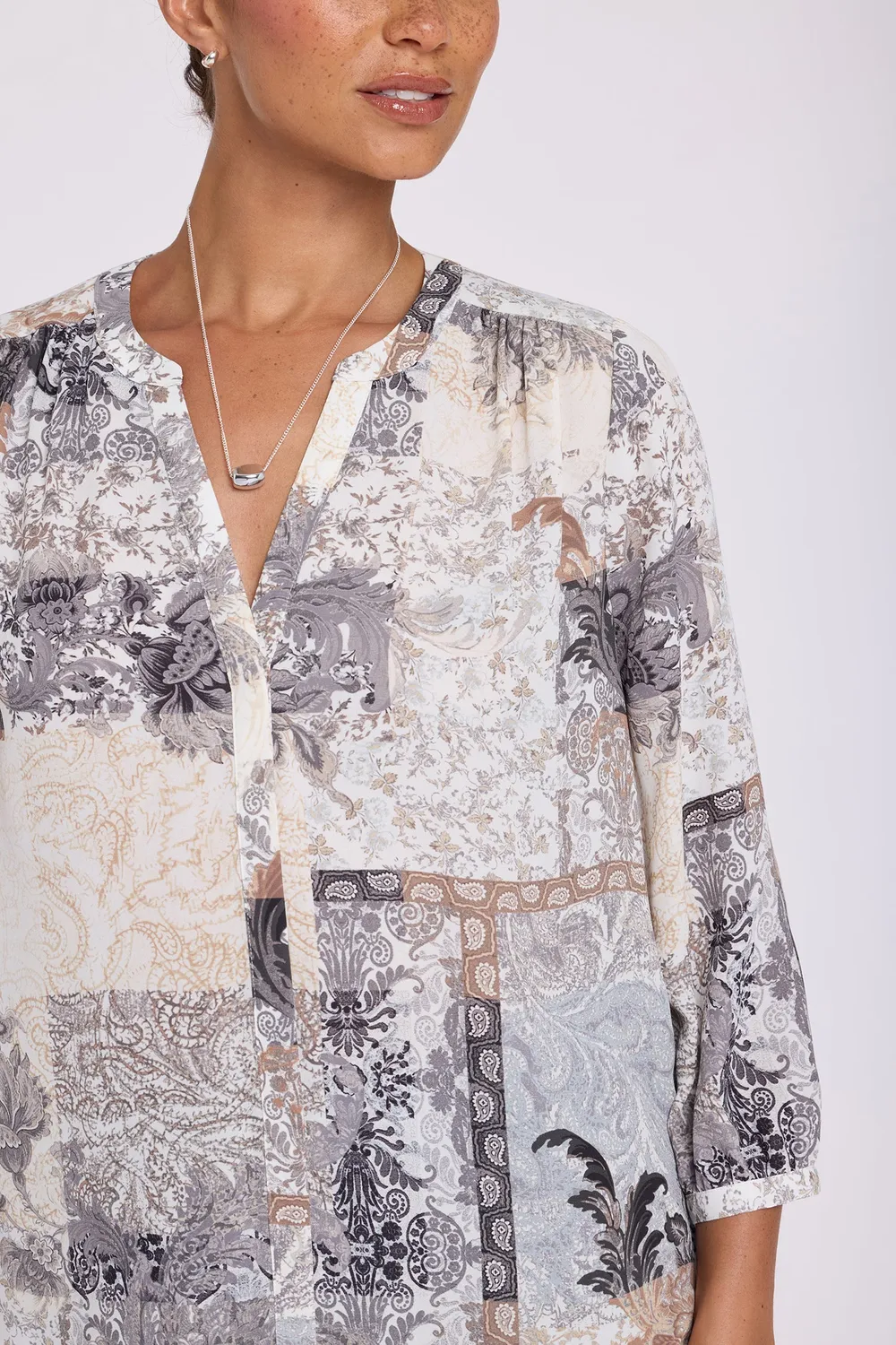NYDJ Pintuck Bluse Saint-Yon grau