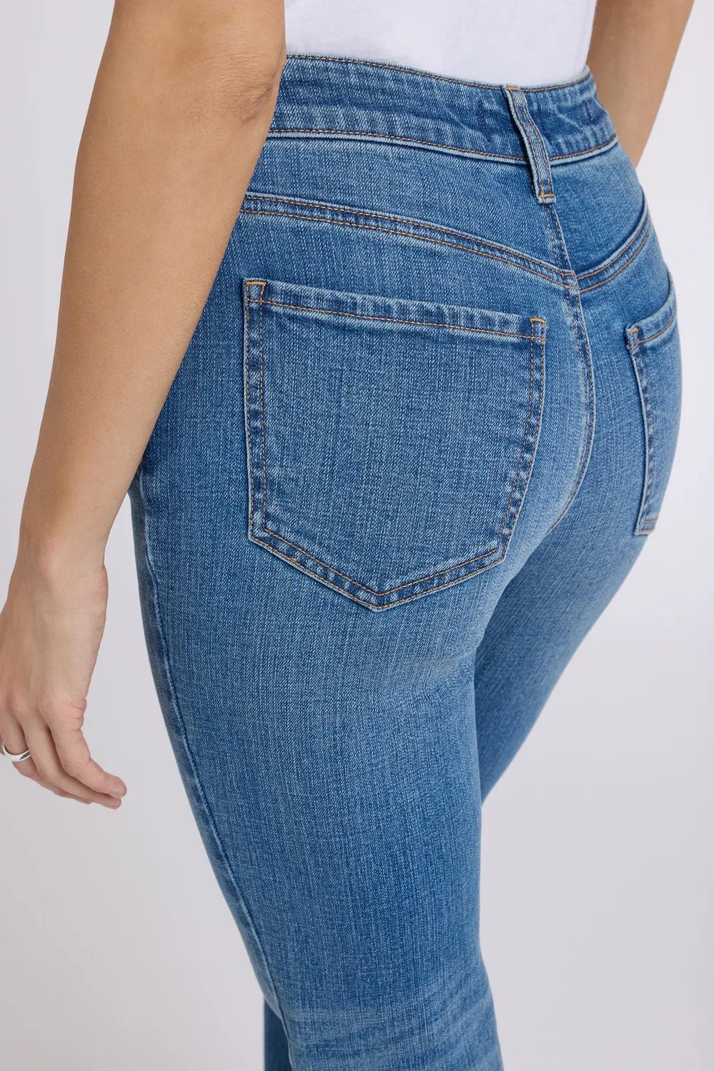 NYDJ Felicity Flared Jeans Privet Hellblau Indigo