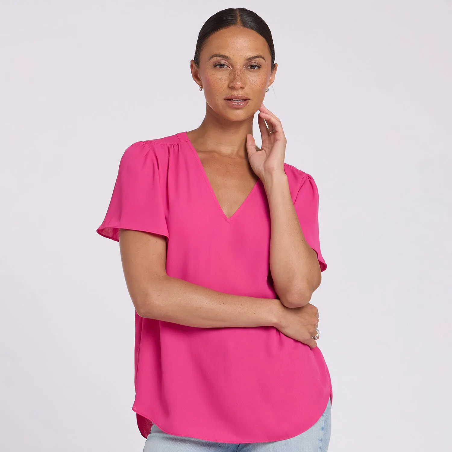 NYDJ Pleated Flutter Sleeved Bluse Pink Heart V-Ausschnitt