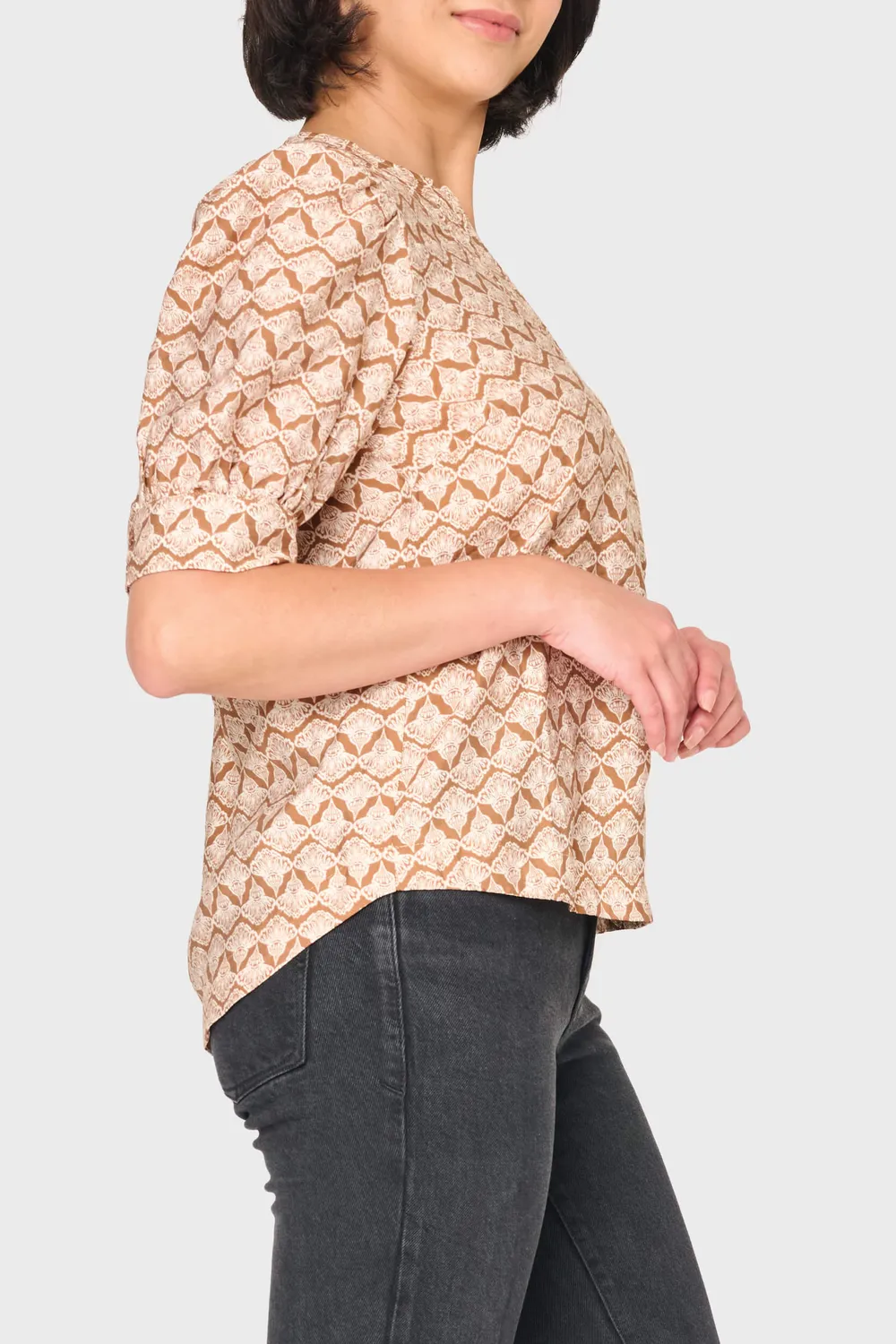 Gibsonlook Notch Neck Puff Bluse Mocha Shell