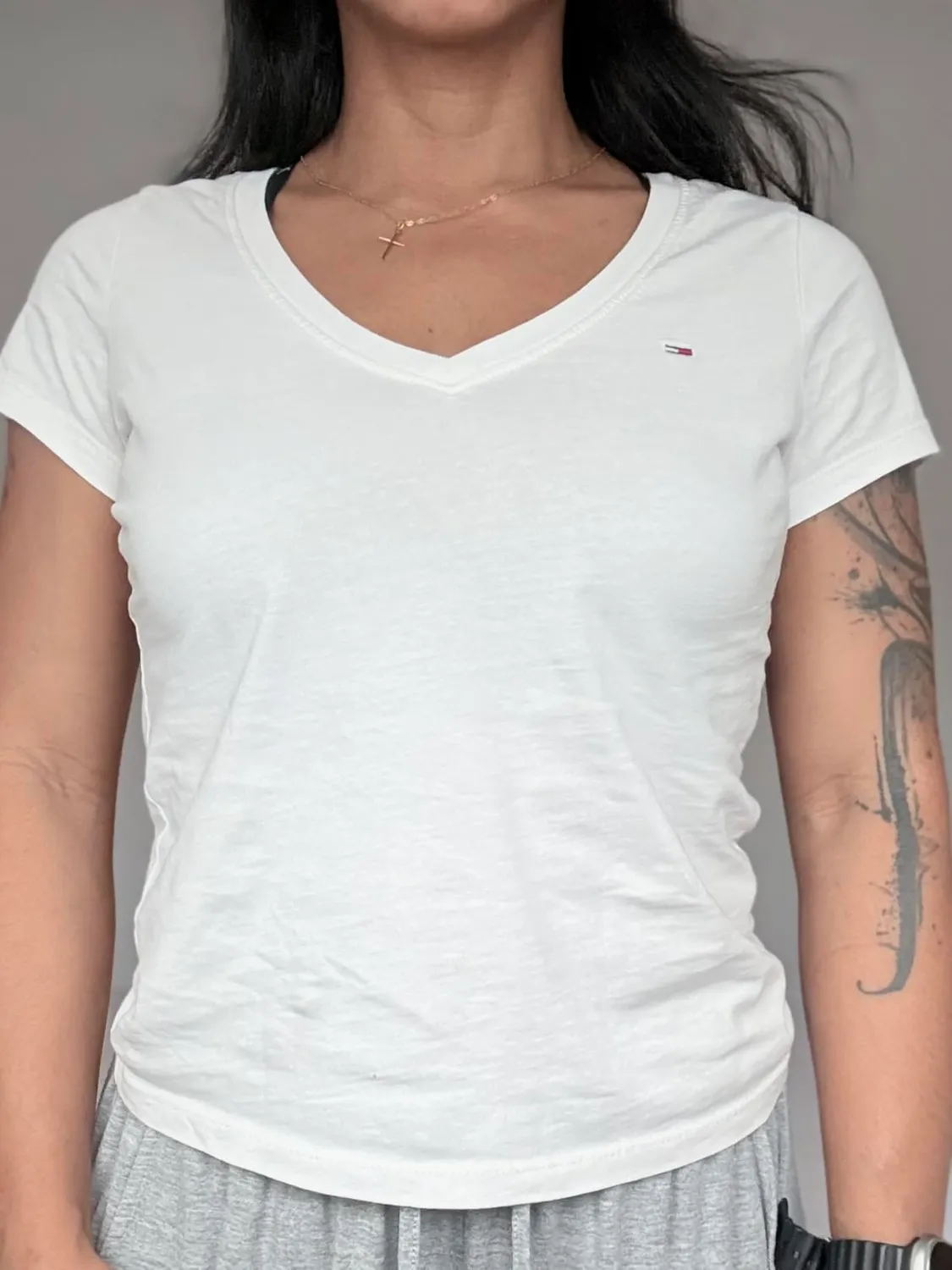 Tommy Jeans Essential Rib V-Ausschnitt T-Shirt Damen Schwarz Slim