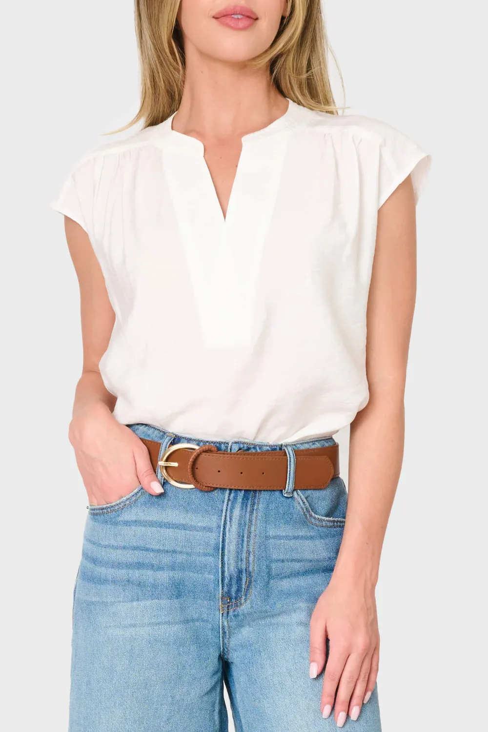 Gibsonlook Notch Neck Bluse Weiß Cap Sleeve Webstoff