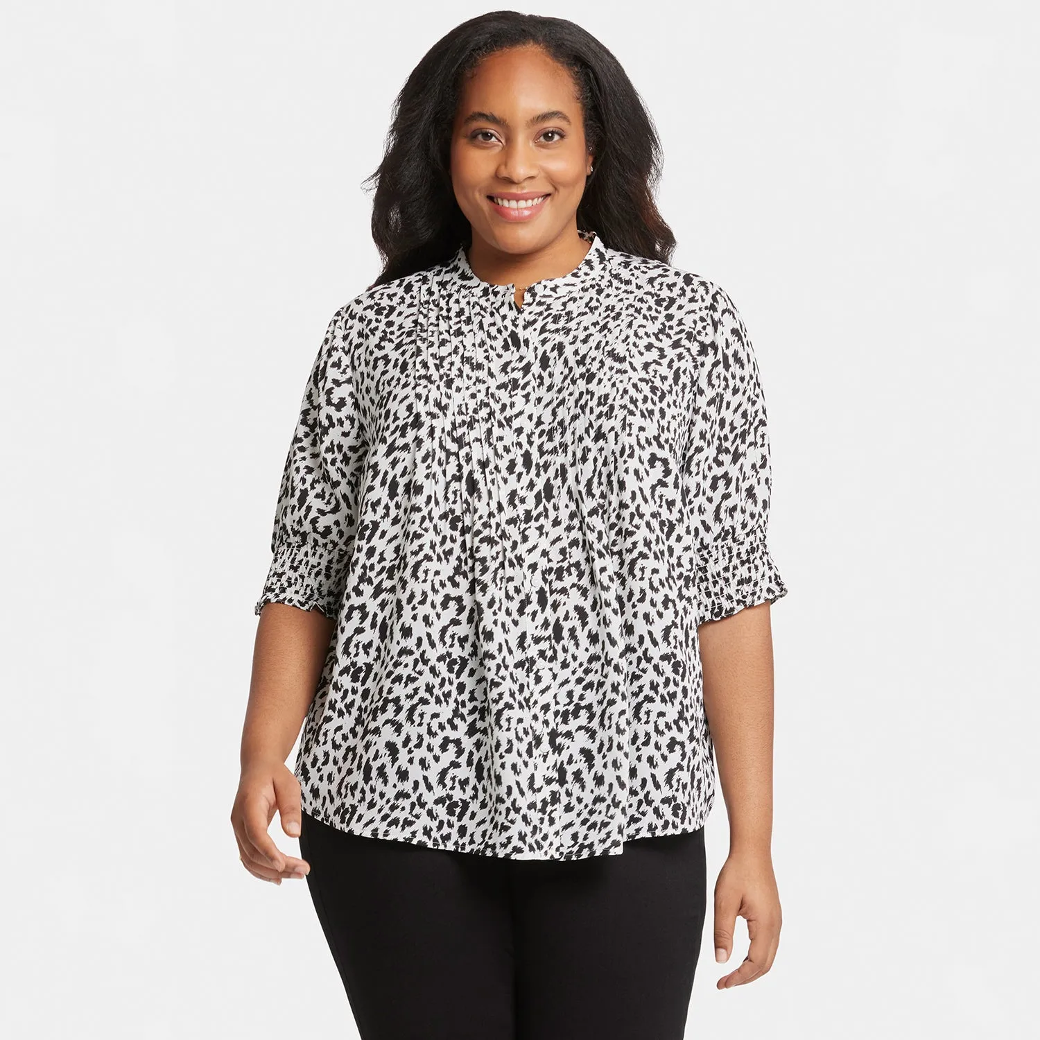 NYDJ Pleated Peasant Blouse In Plus Size Gato Bluse Schwarz Falten