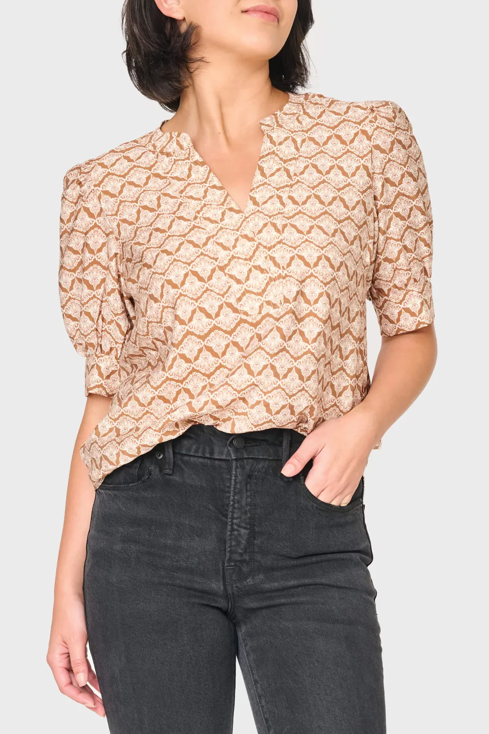 Gibsonlook Notch Neck Puff Bluse Mocha Shell