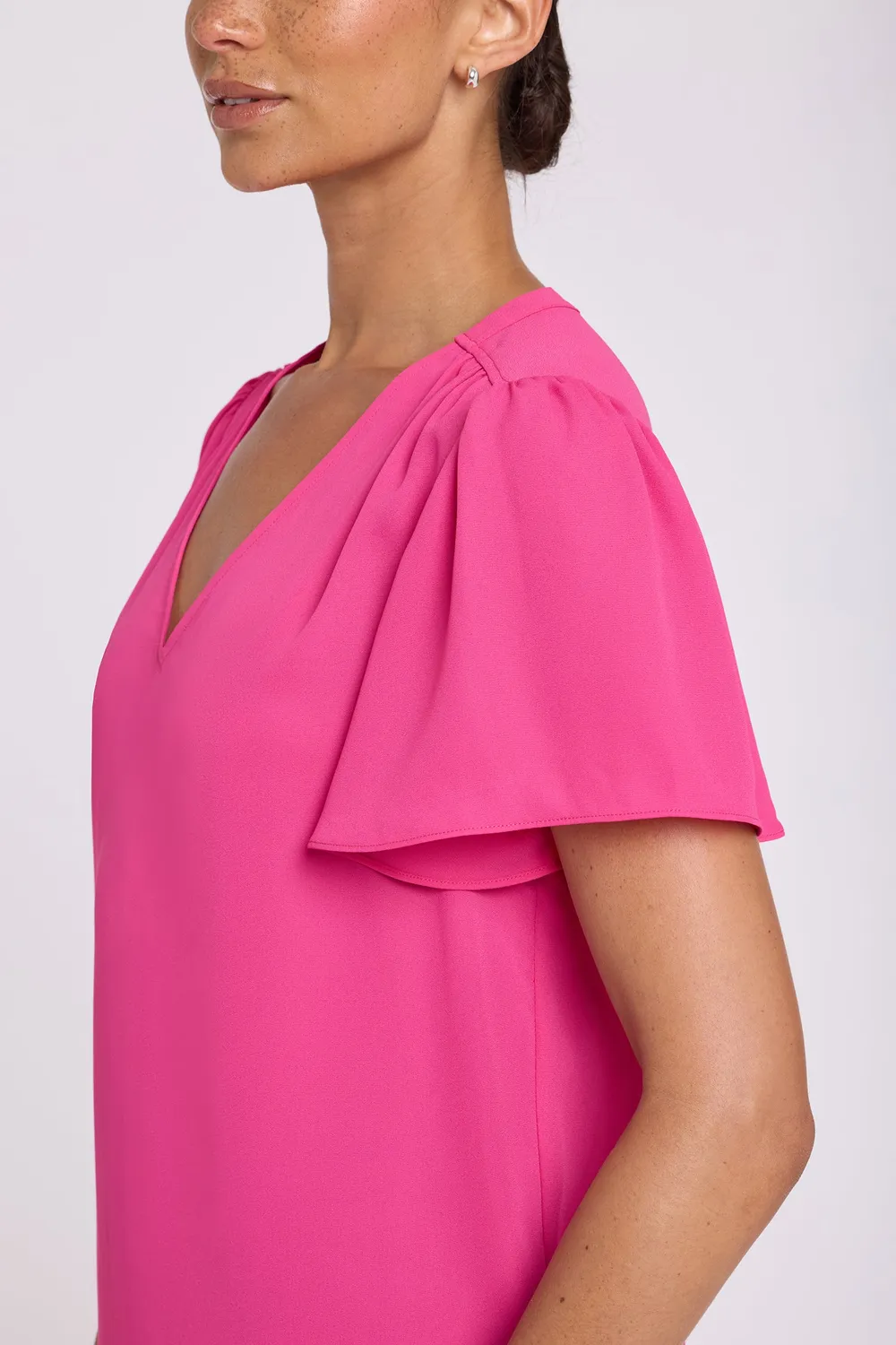 NYDJ Pleated Flutter Sleeved Bluse Pink Heart V-Ausschnitt