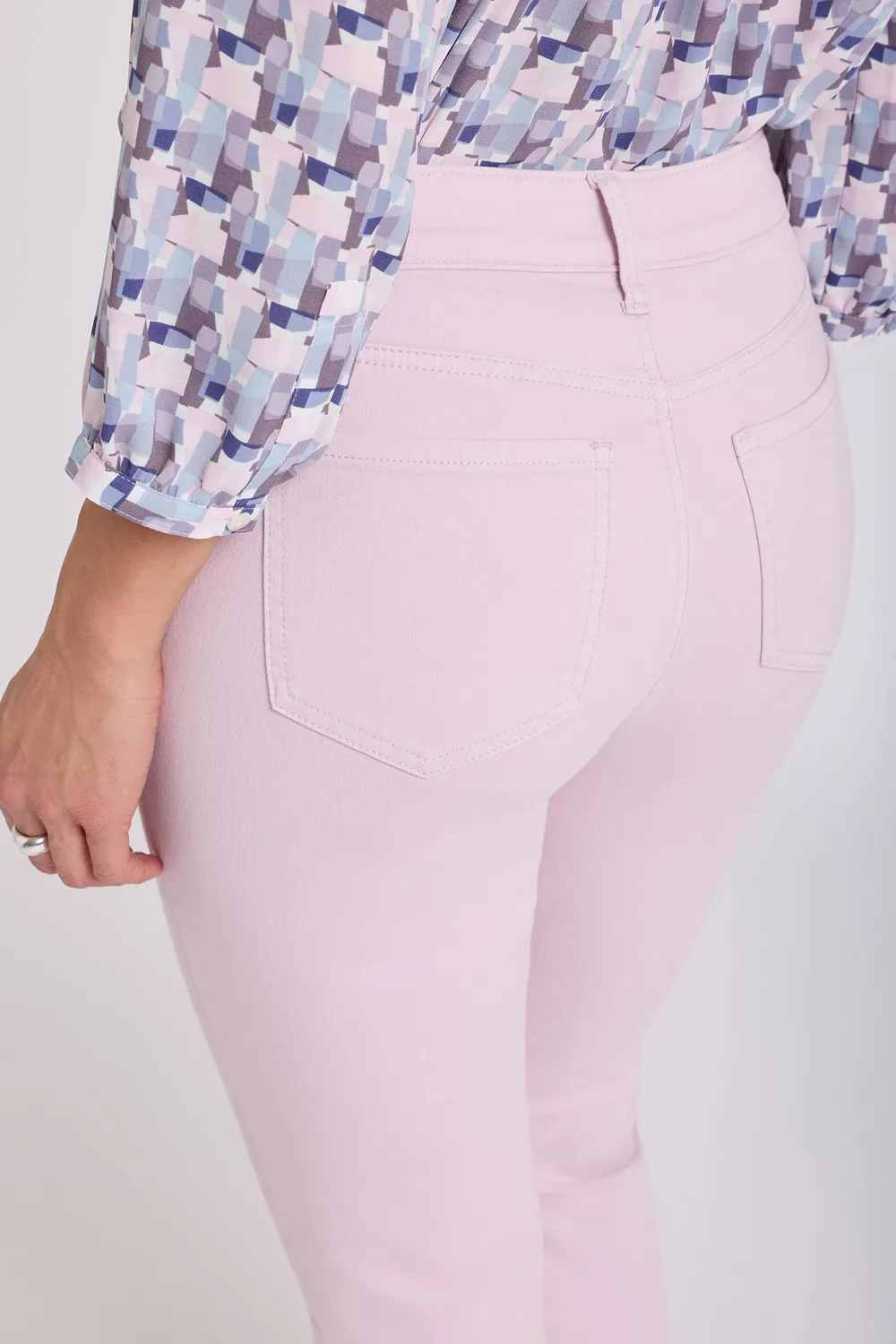 NYDJ Sheri Slim Straight Ankle Jeans Light Lilac formend
