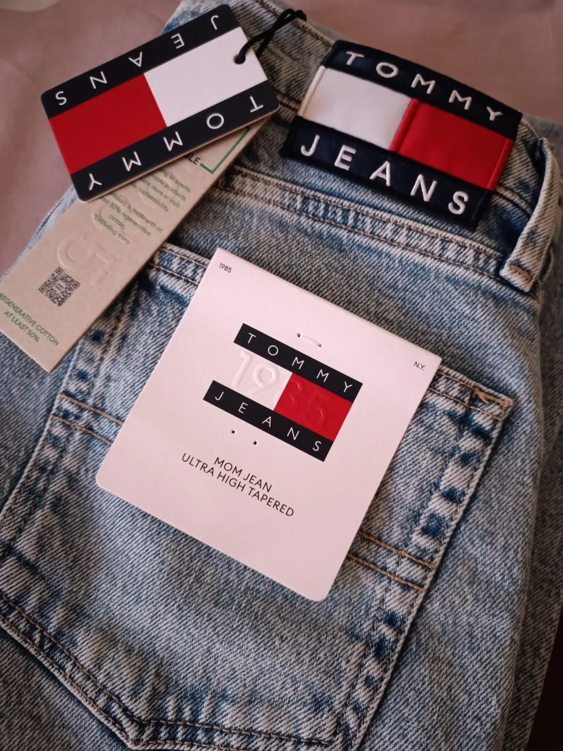 Tommy Jeans Mom Jeans Tapered Fit 30W/28L hell