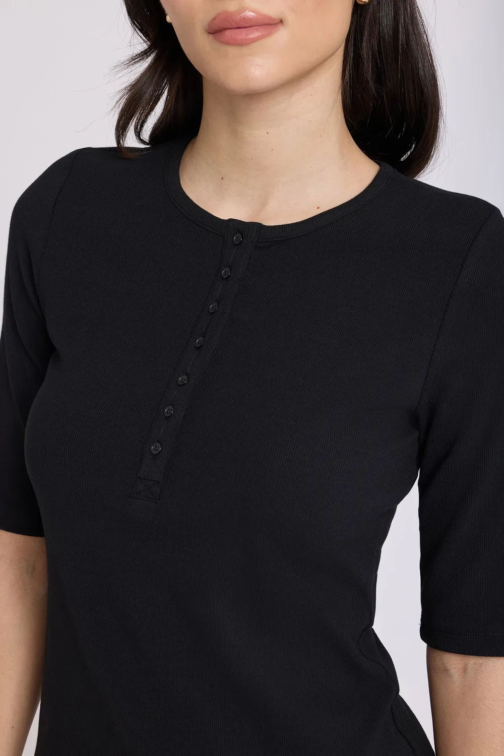 NYDJ Ribbed Elbow Sleeved Henley Strickshirt Schwarz gerippt