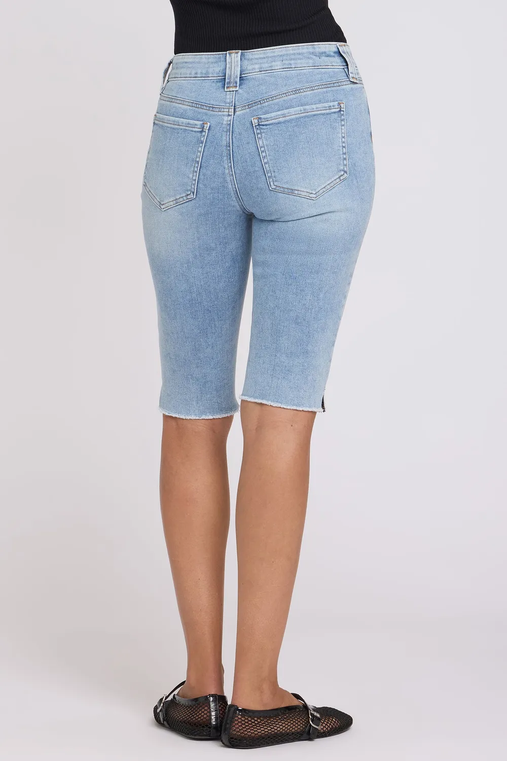 NYDJ Sophie Bike Capri Jeans Mist Springs Knie