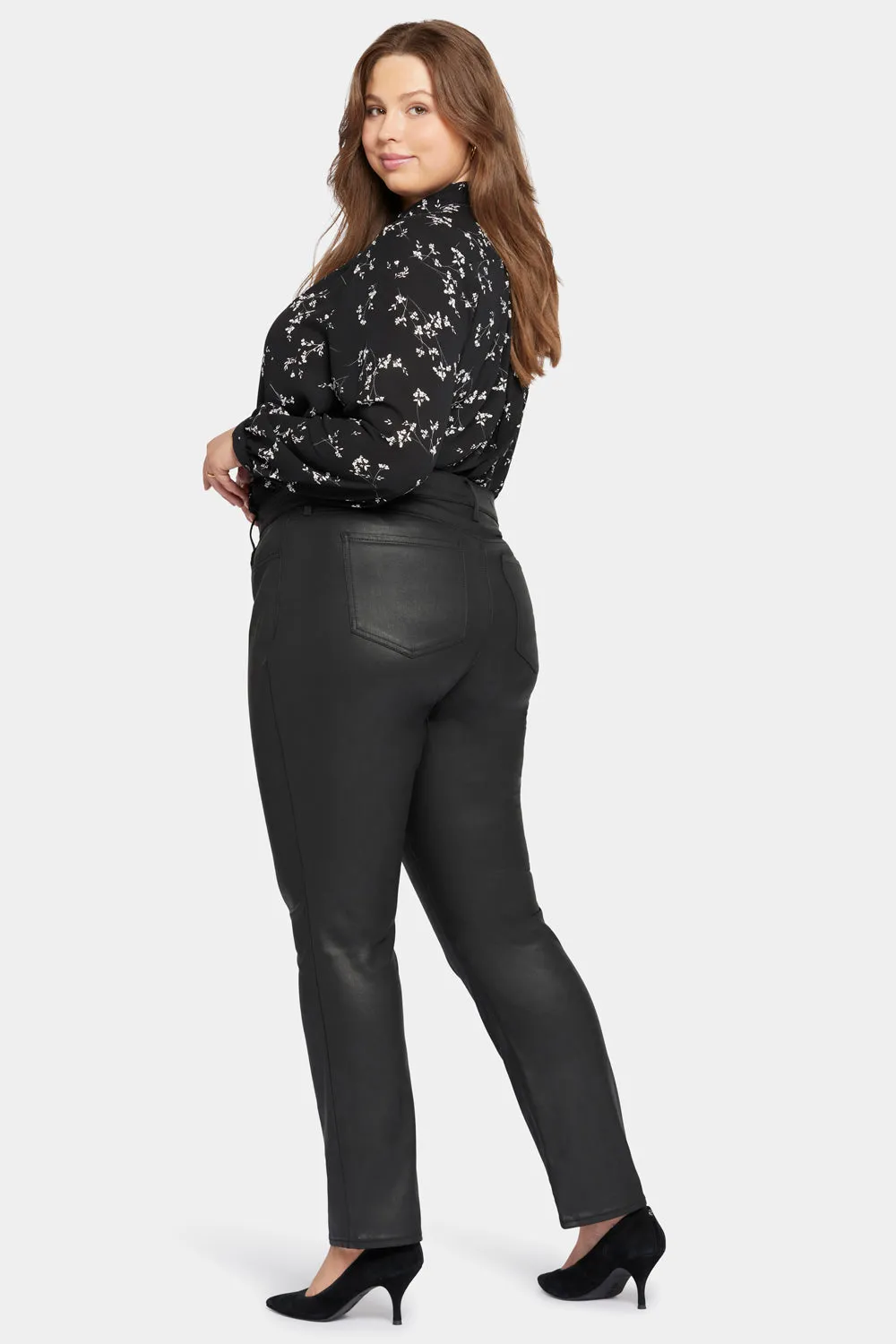 NYDJ Marilyn Straight Jeans Black Coated Plus Leder-Optik