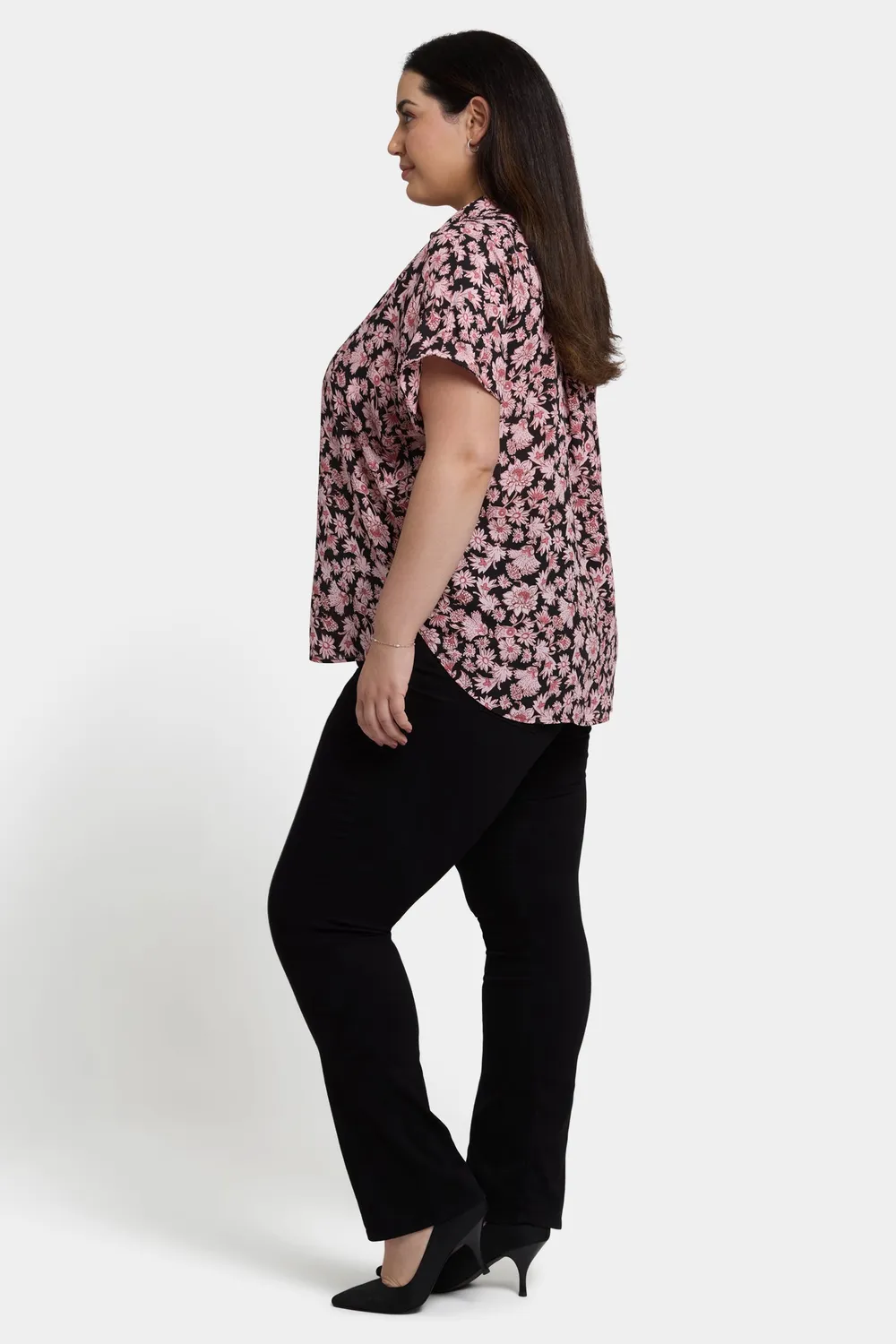 NYDJ Becky Plus Kurzarm-Bluse Lilla Garden gemustert