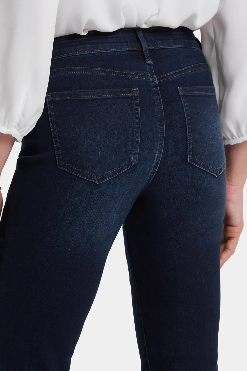 NYDJ Barbara Bootcut Jeans Burbank Wash mit Lift Tuck