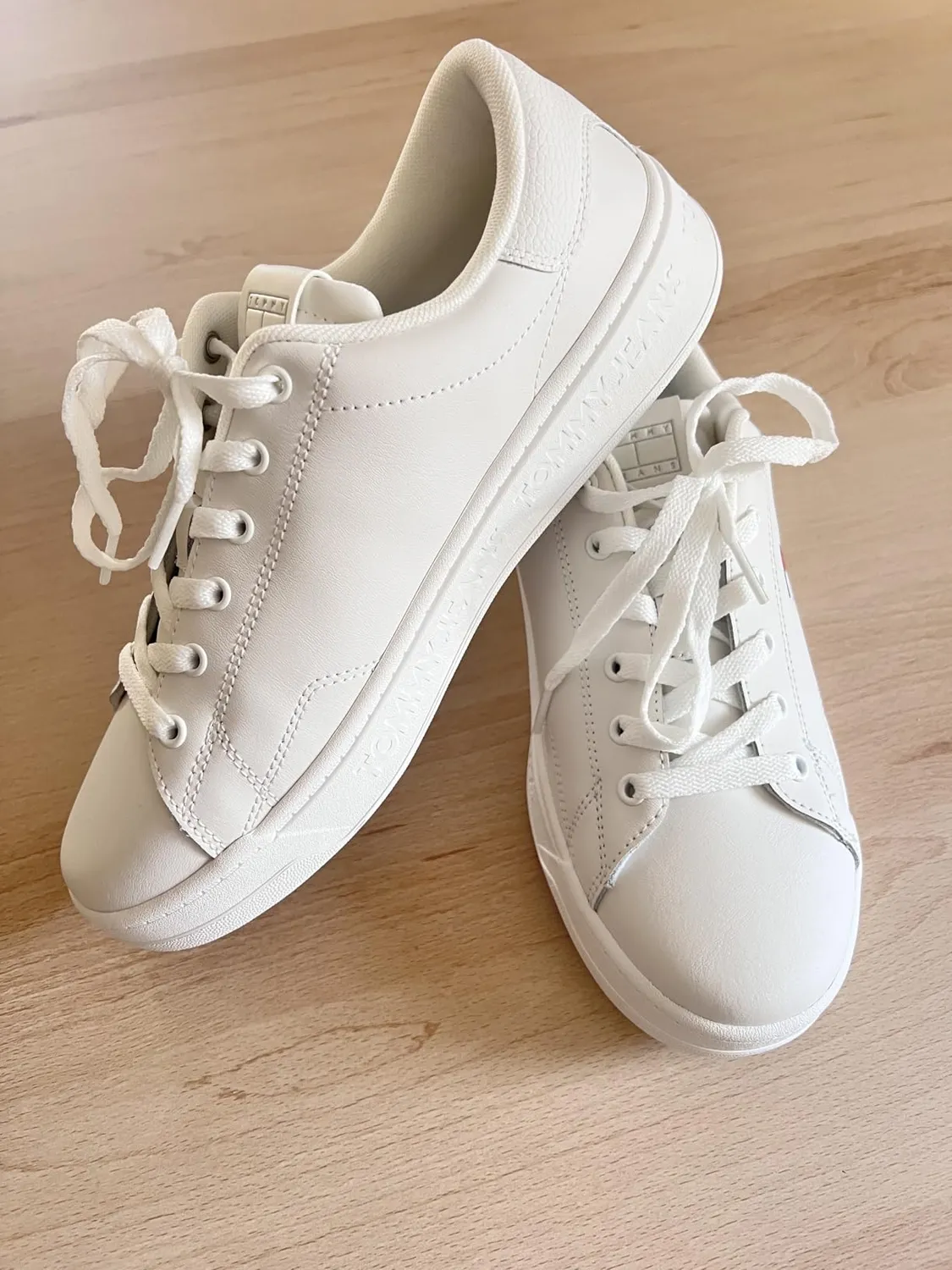 Tommy Jeans TJW Script Cupsole Low-Top-Sneaker Weiß