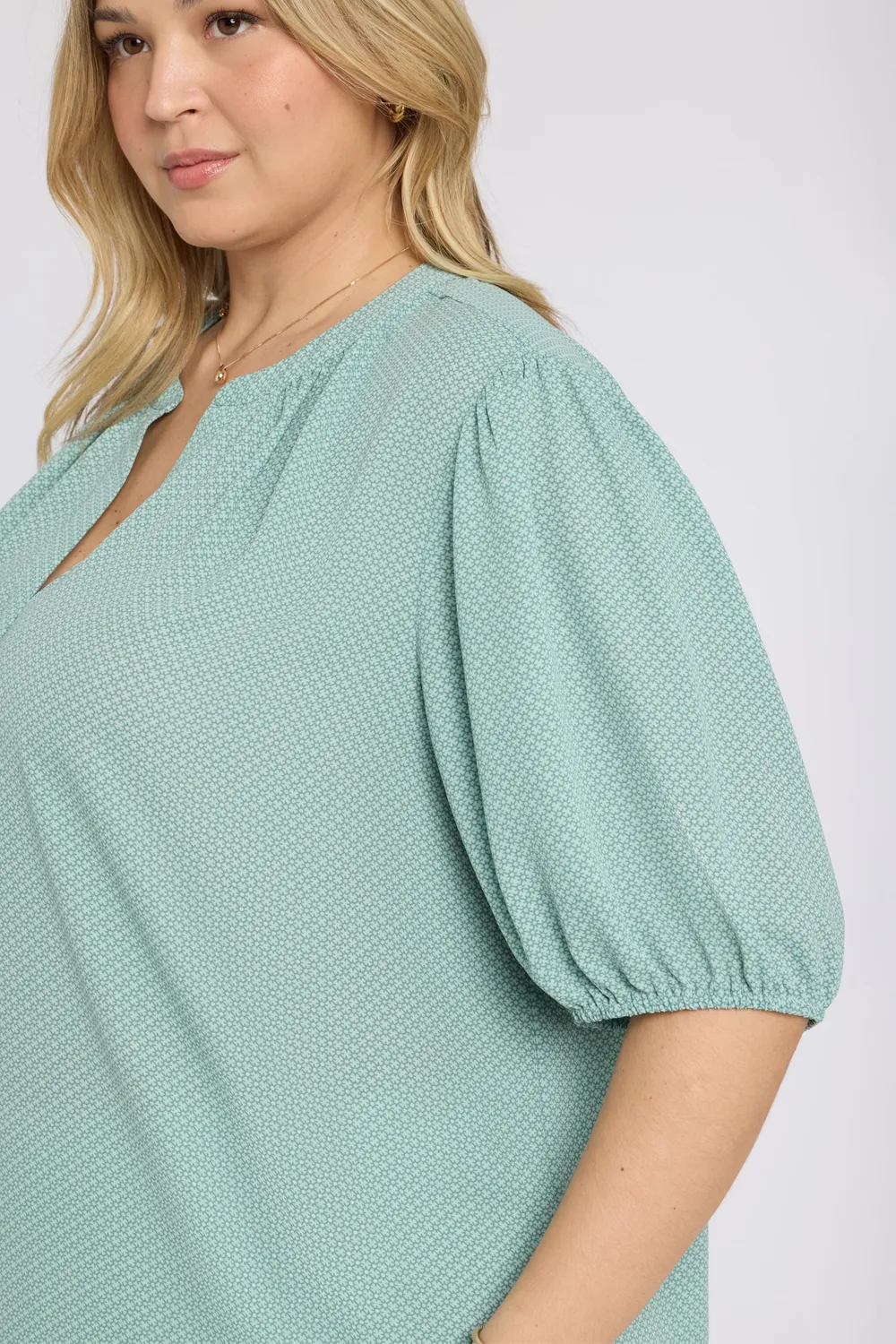NYDJ Short Puff Sleeved Popover Bluse Valley of Daisies 0X