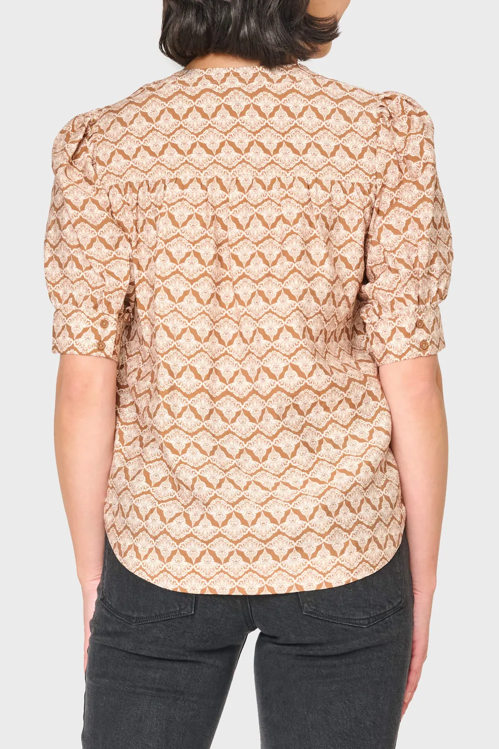 Gibsonlook Notch Neck Puff Bluse Mocha Shell